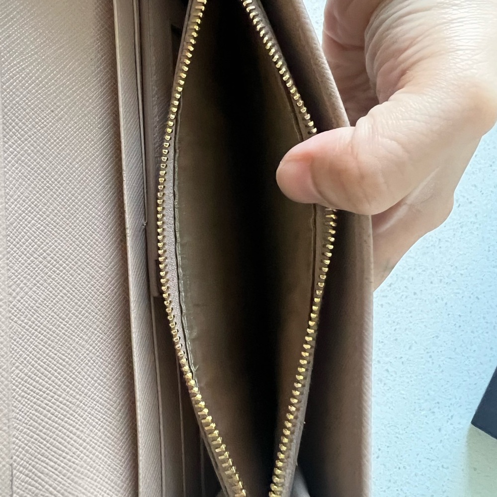 Prada Wallet - Picture 14 of 16